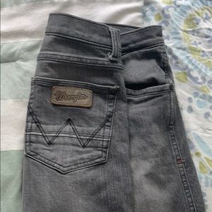 Wrangler Greensboro Slim Jeans in Gray